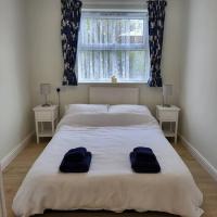 B&B Newbury - Cheerful one bedroom home with patio and parking - Bed and Breakfast Newbury