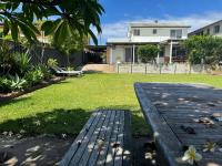 Suzie Q - Spacious 4BR home - 150m to beach - Pet Friendly - Chambres d’hôtes Eneabba