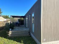Mobil-Home Confort 6p, 3 Chambres, 2 SDB, Plage à 200m, Piscine Chauffée, Fitness, Wifi Gratuit - FR-1-361A-84 - Chambres d'hôtes Jullouville