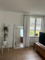 Charmigt trähus i skogsbrynet i Huskvarna - B&B Huskvarna