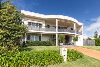 Salty Sea Beach House - B&B Forster