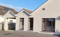 Spacious Curragh 2-bed apartment with own entrance - B&B