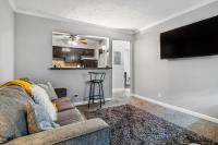 B&B Nashville - Cozy Nashville Condo - Pets Welcome, Free Park - Bed and Breakfast Nashville