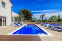 Großer Pool mit Salzelektrolyse unweit Heilschlamm Bucht - B&B Kras