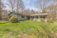 Pure Hygge - 1 block off Lake, Tranquil & Pet Friendly - B&B