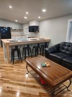 Modern, Newly-Renovated Home in the heart of LAX - B&B
