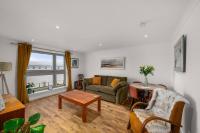 Marine parade apartment with river view - B&B