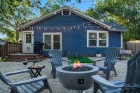 Blue Bungalow - Fire Pit Yard Games & more - B&B Fredericksburg