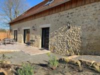 Gîte luxueux avec piscine, spa, jardin et équipements de loisirs à Sargé-lès-le-Mans - FR-1-410-437 - B&B Sargé-lès-le-Mans
