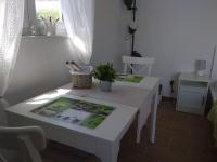 Marija- ground floor studio next to the beach - B&B Betina