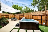 B&B Thousand Oaks - Retro Cottage, Hot Tub, Putting Green, walk to all - Bed and Breakfast Thousand Oaks