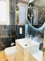 Luxurious Central Stay - Self Check-in - B&B Tirana