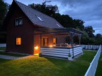 Strandhaus Mathea - ruhige Lage direkt am Fleesensee - Parkplatz, Kamin, Sauna - familienfreundlich - B&B Untergöhren