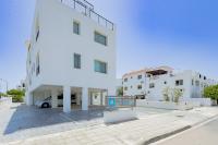 Stylish One-Bedroom Sea Retreat - B&B Paralímni