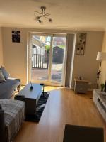 B&B Basildon - Stylish 2 Bedroom Home In Essex - Bed and Breakfast Basildon