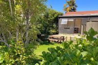 B&B Parapara - Beachside Gem - Cosy Chalet - Bed and Breakfast Parapara