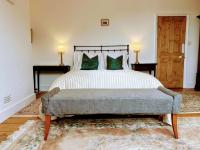 B&B Hastings - Large Sunny King-Size En-Suite - Bed and Breakfast Hastings