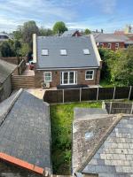 3 Bed Villa Near the Beach - FREE Parking - B&B Deal