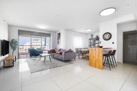Ashdod Luxe Escape – Spacious, Stylish, with Mamád - Ferienwohnung Aschdod