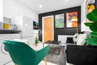 Modern 3 Bedroom Apartment - Terrace - Near City Centre - WiFi - Smart TV 1MR - B&B Birmingham