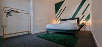 B&B Manchester - Entire Modern Home in Manchester and Near Peak District - Bed and Breakfast Manchester