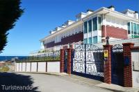 Apartamento de lujo Aquarela - piscina climatizada y parking - Chambres d'hôtes San Vicente de la Barquera