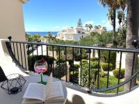 STYLISH TOWNHOUSE IN BEACHFRONT COMPLEX - Ferienwohnung Marbella