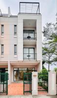 Biệt thự nguyên căn, 5 phòng ngủ, bể bơi chung, cách bãi biển 100m - B&B