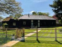 B&B East Grimstead - The Barn at Whitehouse Farm nr Salisbury & New Forest - Bed and Breakfast East Grimstead