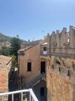 Tra Vicoli e Palazzi Apartment - B&B Tropea