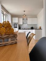 AMAO-Sepia I 86qm I King-Size Beds I Netflix I Privat Balcony I Free Parking I Near EuropaPark - Bed and Breakfast