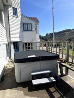 Historic Coast Guard House and Cottages - B&B