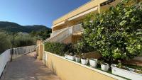 Apartamento con piscina y vistas al mar desde 65 euros por día - Bed and Breakfast
