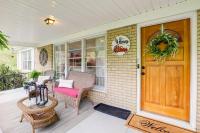 B&B Marshall - Updated Marshall Home with Fire Pit and Game Room! - Bed and Breakfast Marshall
