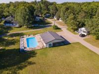 Goshorn 18 - Located in Goshorn Lake Resort - Shared pool - Lake access - B&B