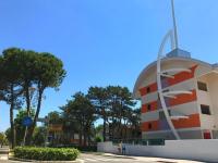 Poolside holiday apartment in Bibione Spiaggia - Chambres d’hôtes Bibione