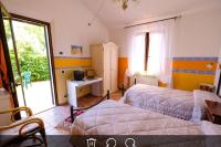 Lit Simple dans Dortoir Mixte