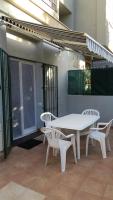 B&B Savona - Karina, to the beach with terrace and private parking - Bed and Breakfast Savona