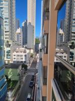 1 quadra da Praia e da Roda Gigante - B&B Balneário Camboriú