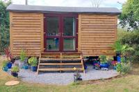 Reggies Hideaway a secluded off grid Shepherds hut - B&B