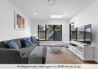 Mally on March - Close to Central, Chic Elegance - B&B Orange