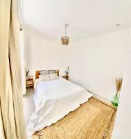 Maison avec jardin et 3 petits chats , proche du Chateau Lacoste - Ferienwohnung