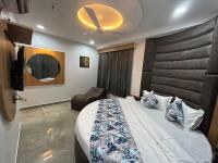 B&B Ahmedabad - Hotel M Grand - Bed and Breakfast Ahmedabad