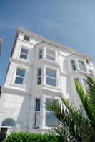 Southsea, Portsmouth - Two Bedroom Apartment - Newly Refurbished Throughout - Treetop Sea Views - B&B