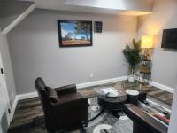 B&B Edmonton - Cozy Basement Suite with private entrance - Bed and Breakfast Edmonton