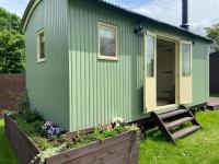 Willow Shepherd Hut - B&B