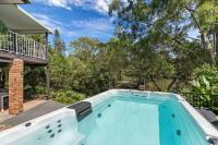 Riverfront Oasis in Elanora - B&B