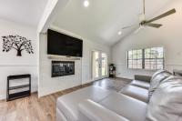 Modern Jacksonville Home - Close to River! - B&B