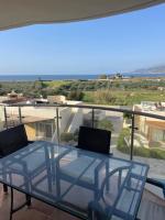 3 bedroom Two bathroom Four balcony 22P 23P penthouse with amazing view roof top - Chambres d’hôtes Makry-Gialos