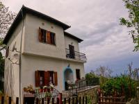 Katafigio Home in Tsagkarada Village - B&B Tzigourati